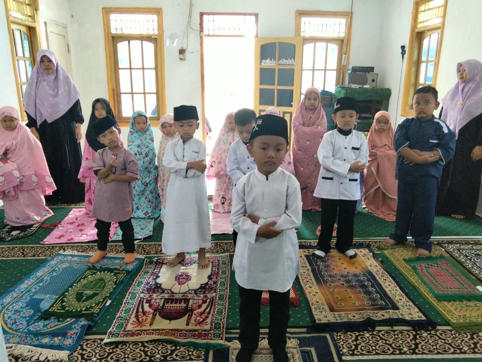 Mengenalkan tempat ibadah  orang Islam di musolah