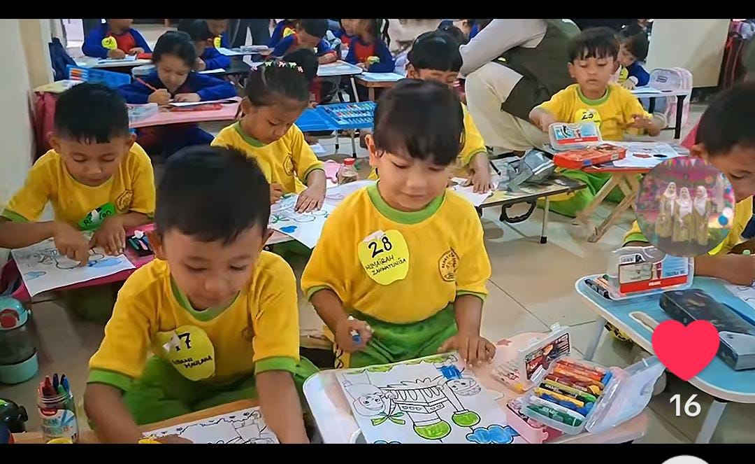 Lomba mewarnai dalam rangka memperingati hari KEMERDEKAAN 17 Agustus di gedung Balai Desa Cibarusah Jaya